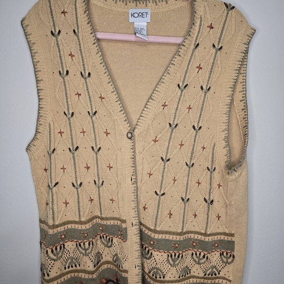 Koret Sweaters - Vintage Koret Women's Tan Floral Patterned Sweater Vest